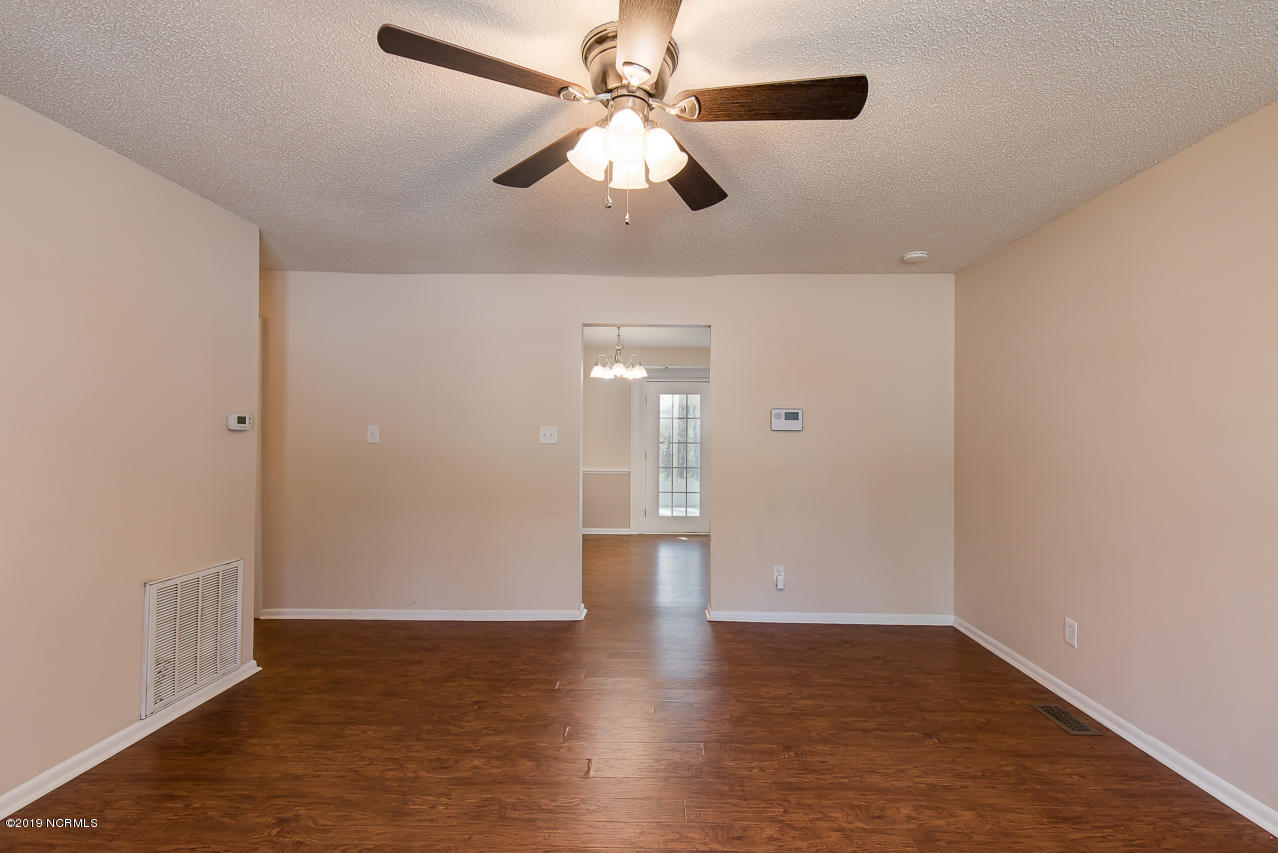 302 Sheffield Road Jacksonville, NC 28546 - Photo 7 of 32 RE-7