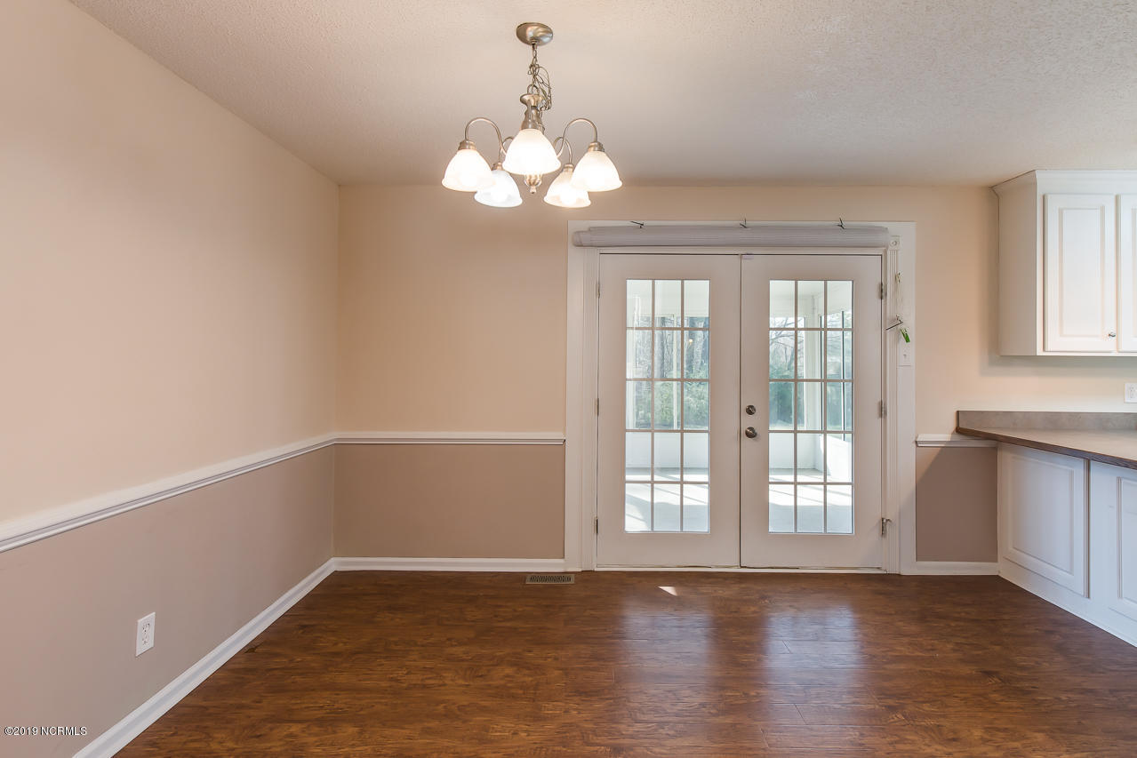 302 Sheffield Road Jacksonville, NC 28546 - Photo 8 of 32 RE-8