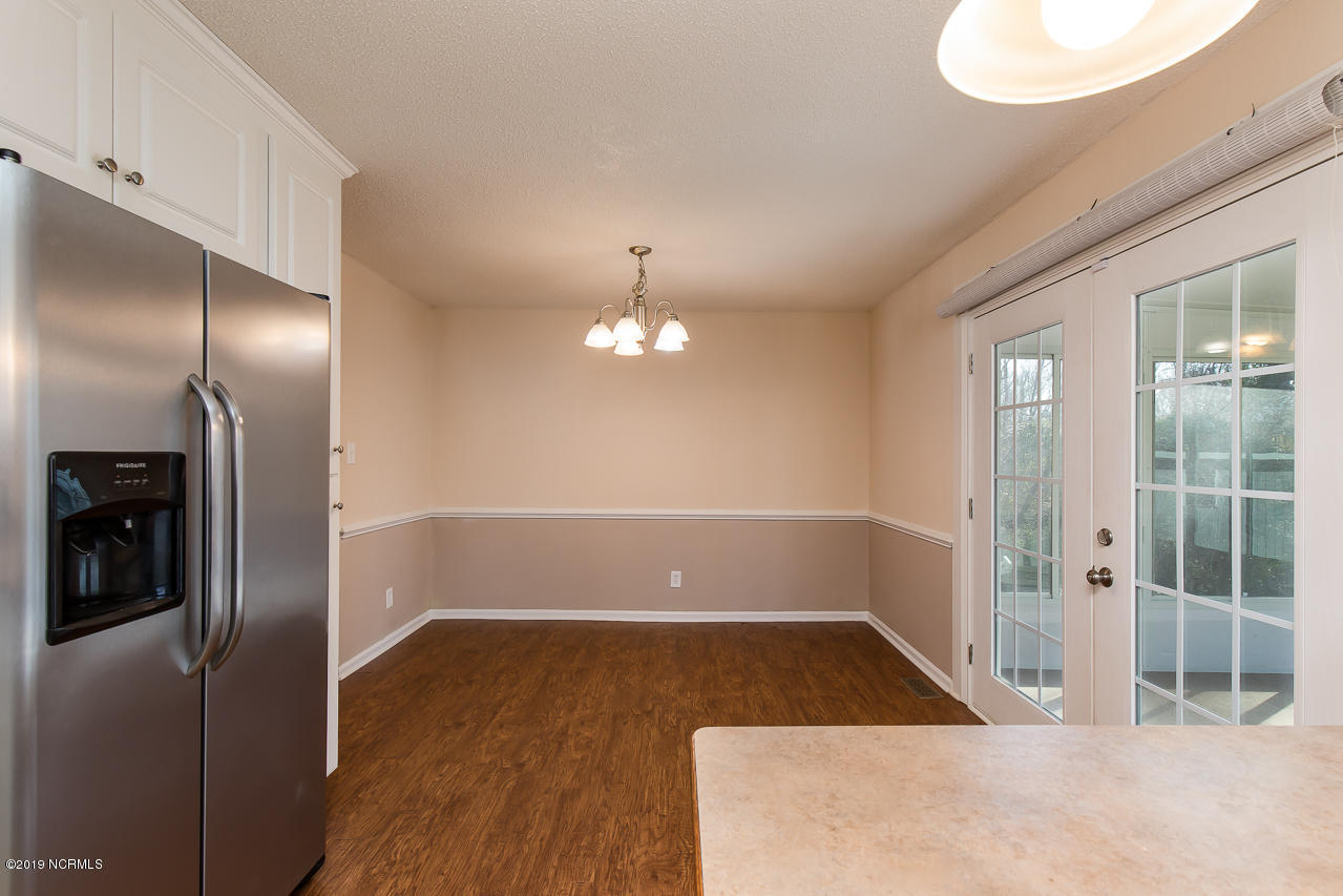 302 Sheffield Road Jacksonville, NC 28546 - Photo 9 of 32 RE-9