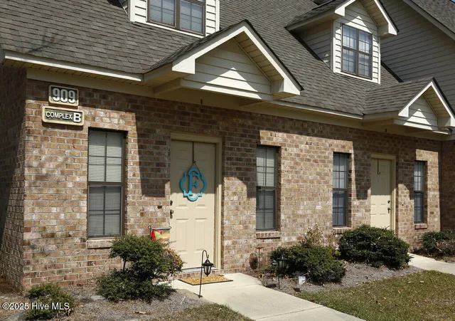 $1,195 | 911 Allen Road, Unit A7, Greenville, NC 27834