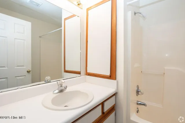 $1,195 | 911 Allen Road, Unit A7, Greenville, NC 27834