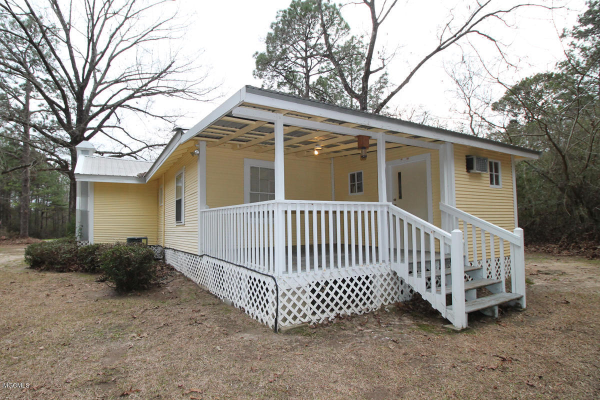 179 Horn Road Lucedale, MS 39452 - Photo 26 of 40 Back porch