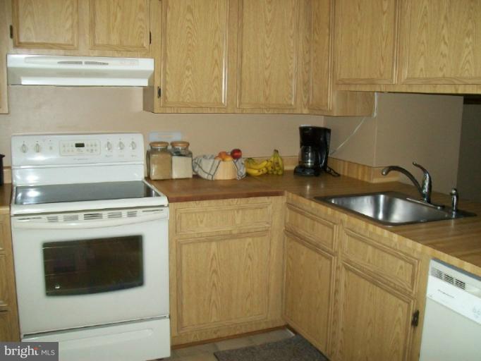8304 Windfall Road Springfield, VA 22153 - Photo 7 of 19 Kitchen
