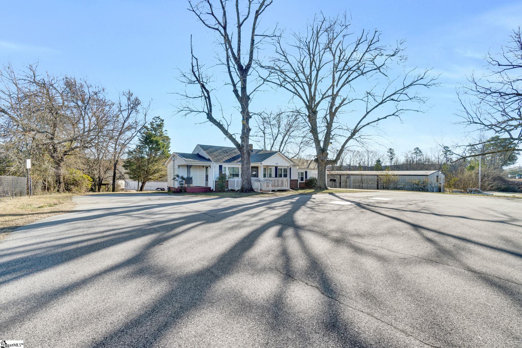 108 Keowee School Road Seneca, SC 29672 - Photo 7 of 37 Gallery Image 7