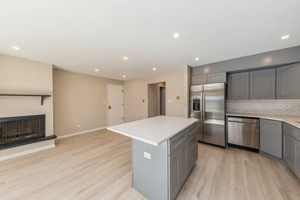 $1,900 | 751 South Dwyer Avenue, Unit D, Arlington Heights, IL 60005