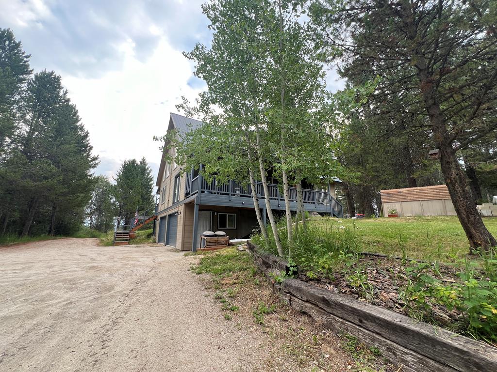 1907 Gold Dust Road Cascade, ID 83611 - Photo 23 of 31 Driveway