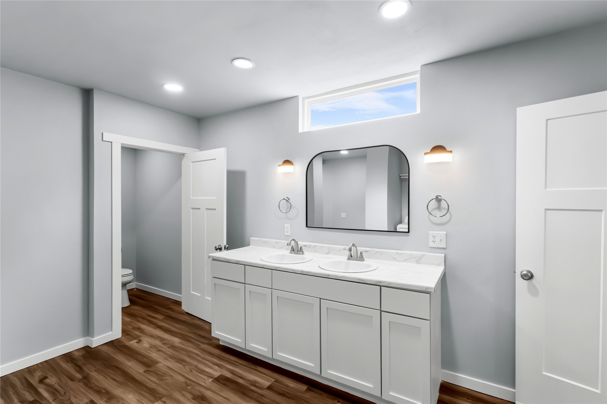 116781 4207th Road Eufaula, OK 74432 - Photo 46 of 55 Downstairs Bathroom & Walk-In Cave Shower