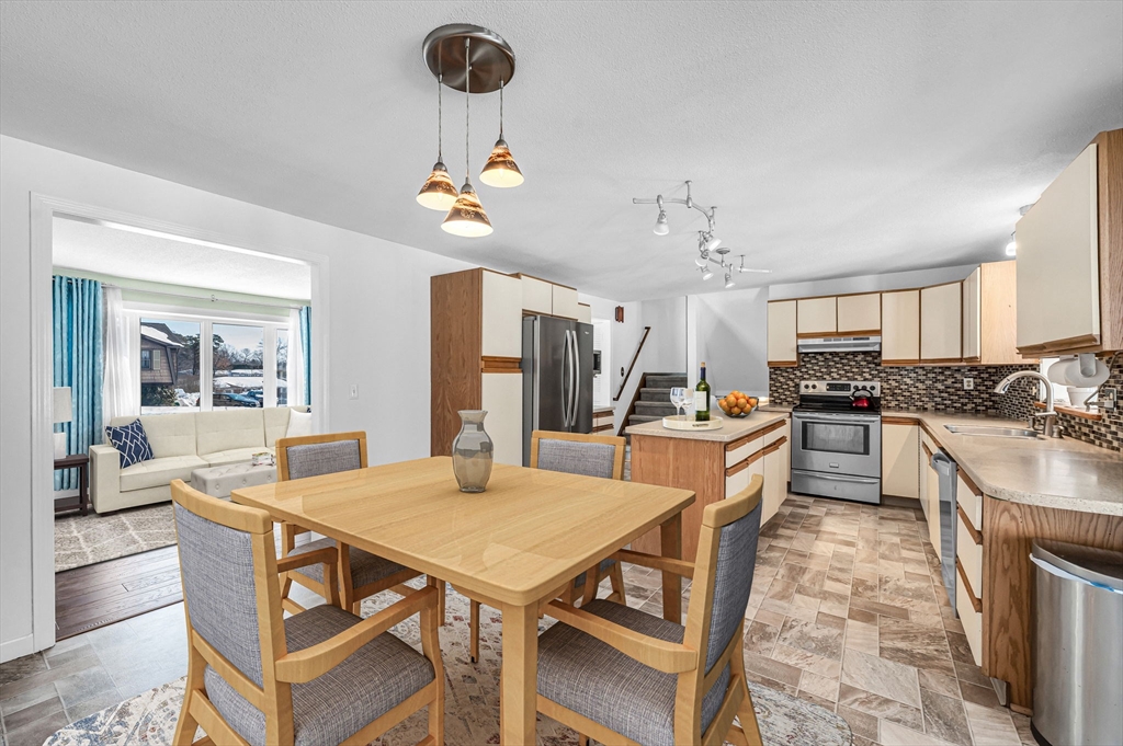 88 Basil Road Chicopee, MA 01020 - Photo 4 of 29