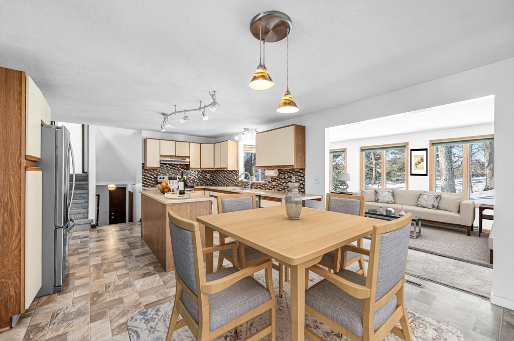 88 Basil Road Chicopee, MA 01020 - Photo 5 of 29