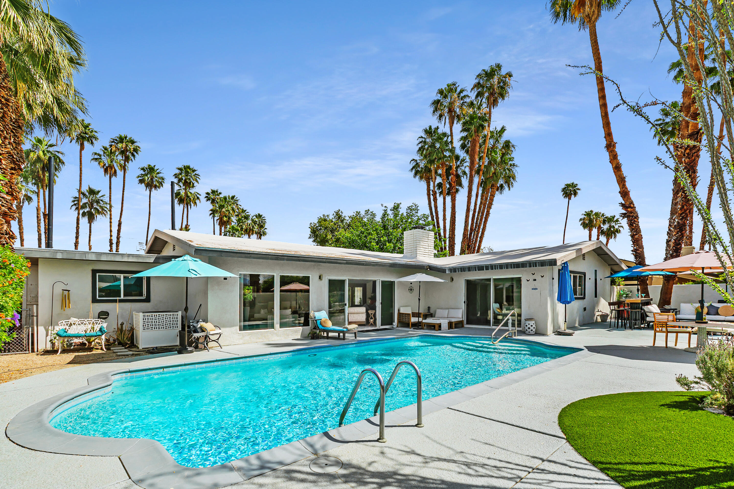 71305 Kempton Avenue Rancho Mirage, CA 92270 - Photo 40 of 58 front view of a house with a patio