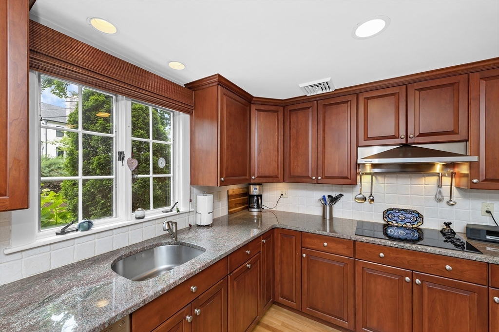 36 Fairlee Road Newton, MA 02468 - Photo 6 of 23 Gallery Image 6