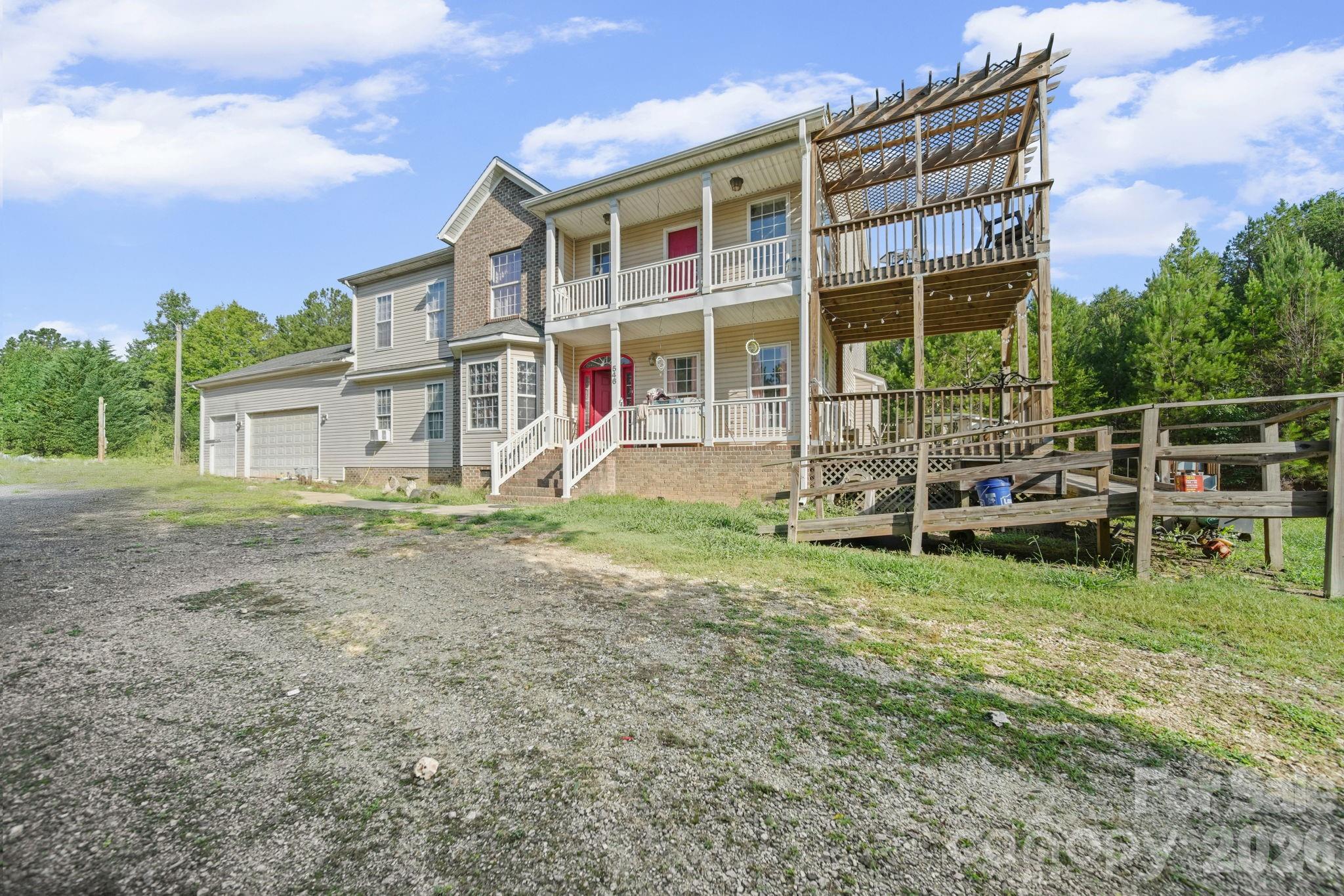 546 Hopewell Road Blacksburg, SC 29702 - Photo 2 of 34
