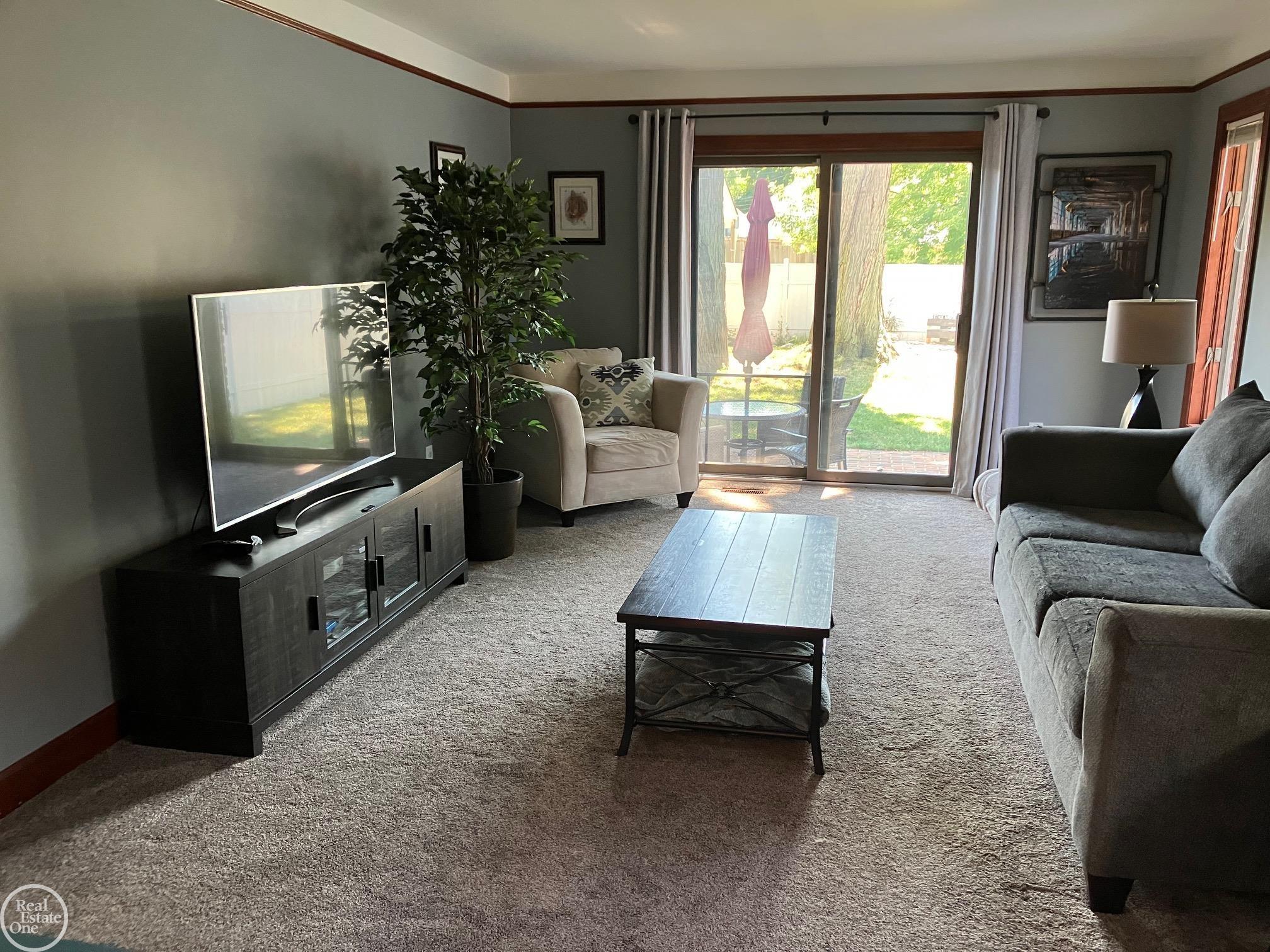 305 Kerby Road Grosse Pointe, MI 48236 - Photo 22 of 40 50086215-21.JPG