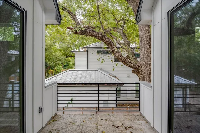 $3,850 | 1406 East 2nd Street, Unit 2, Austin, TX 78702