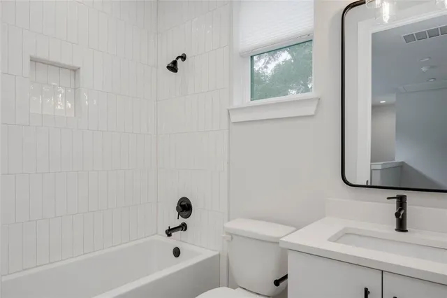 $3,850 | 1406 East 2nd Street, Unit 2, Austin, TX 78702