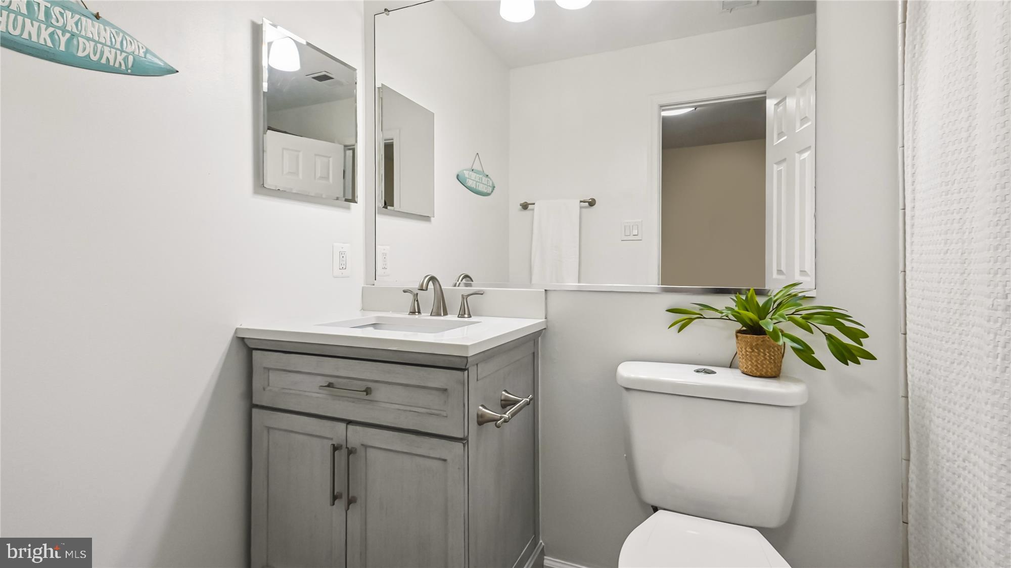 43484 Blacksmith Square Ashburn, VA 20147 - Photo 19 of 53 Bath- Upper level full bath new vanity new floor