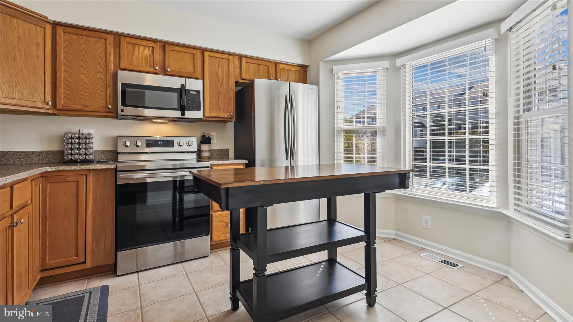 43484 Blacksmith Square Ashburn, VA 20147 - Photo 5 of 53 Kitchen tile flooring bay window