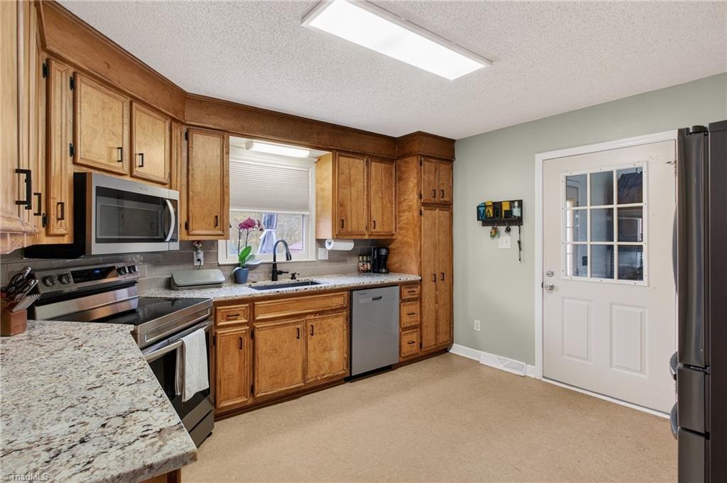 8388 Coachman Lane Rural Hall, NC 27045 - Photo 11 of 42