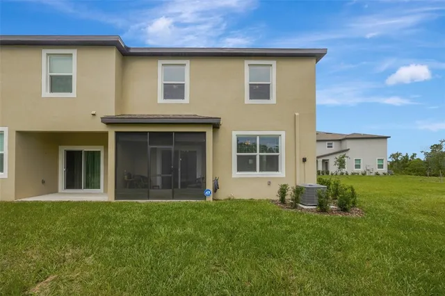 a view of a house with backyard and garden