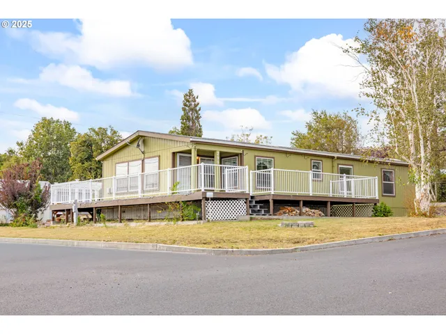 $269,000 | 299 4th Street, Maupin, OR 97037