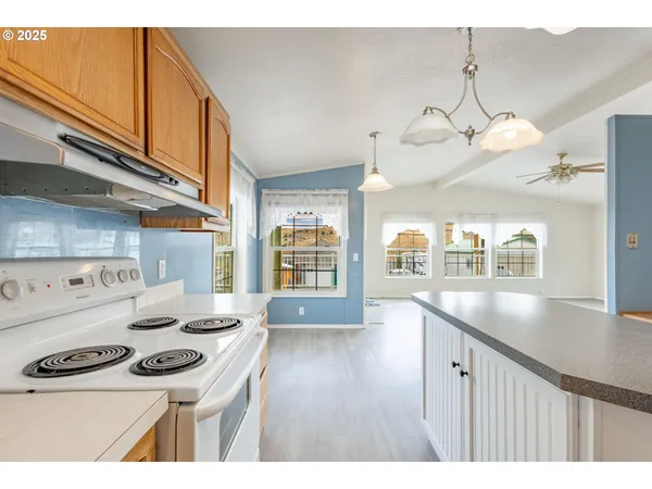 $259,998 | 299 4th Street, Maupin, OR 97037