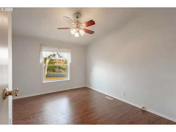 $259,998 | 299 4th Street, Maupin, OR 97037