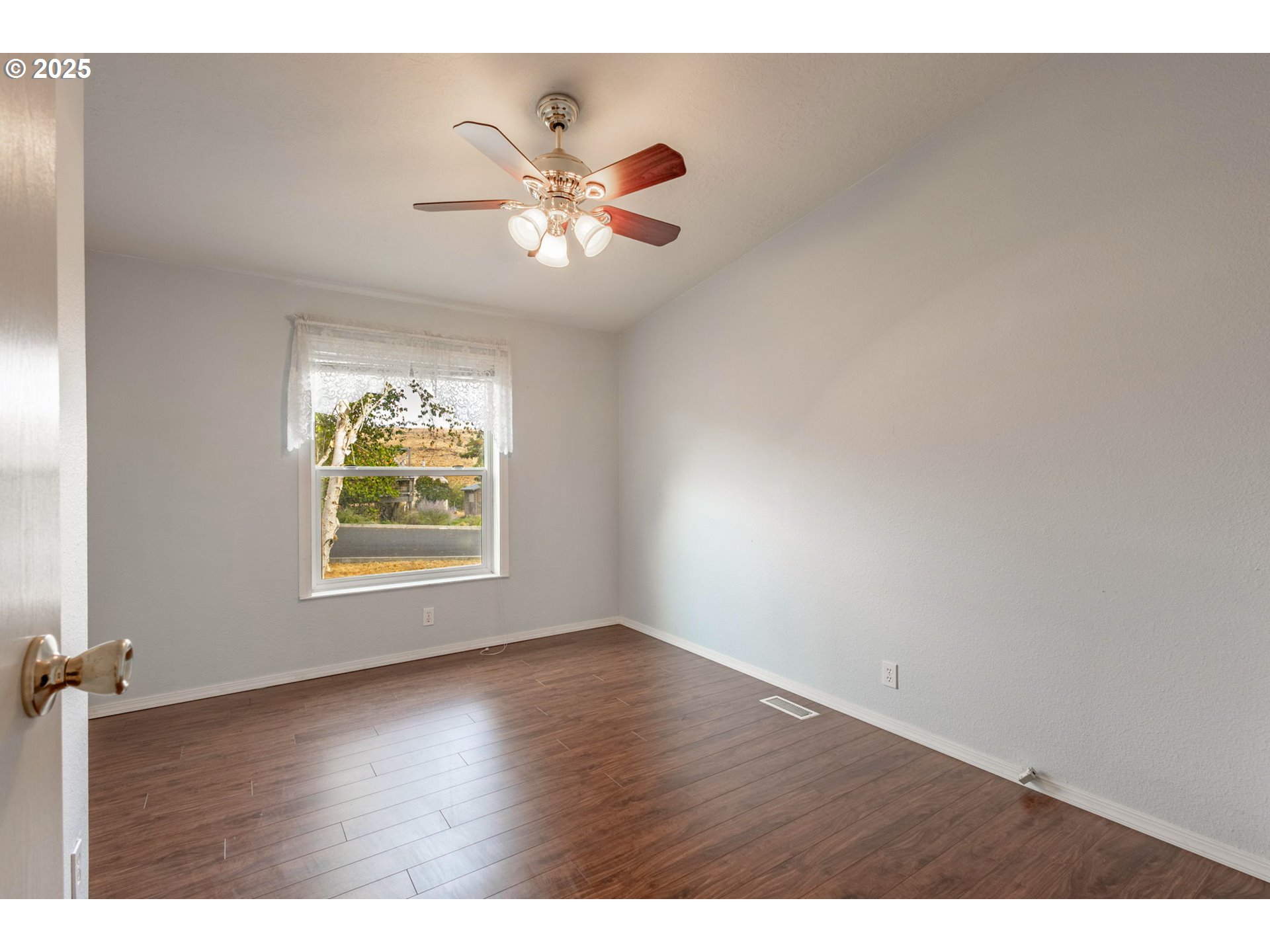 299 4th Street Maupin, OR 97037 - Photo 16 of 43