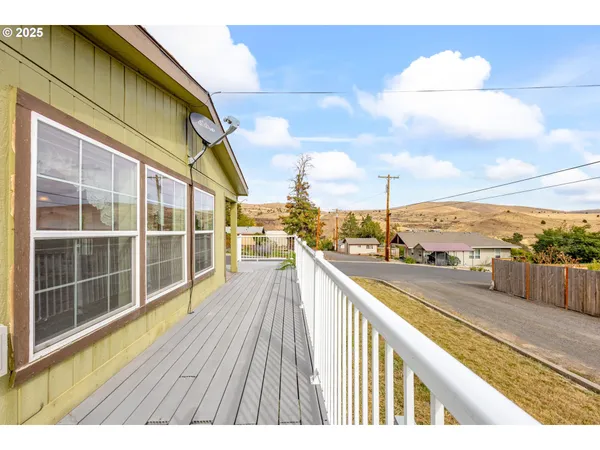 $259,998 | 299 4th Street, Maupin, OR 97037