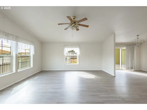 $259,998 | 299 4th Street, Maupin, OR 97037