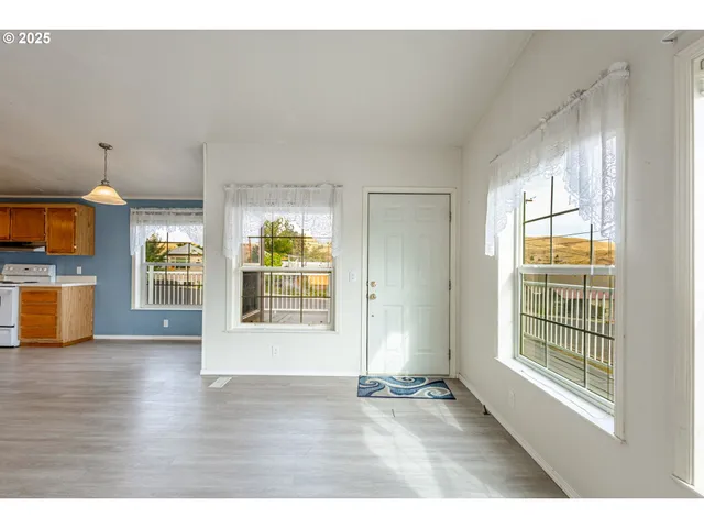 $269,000 | 299 4th Street, Maupin, OR 97037