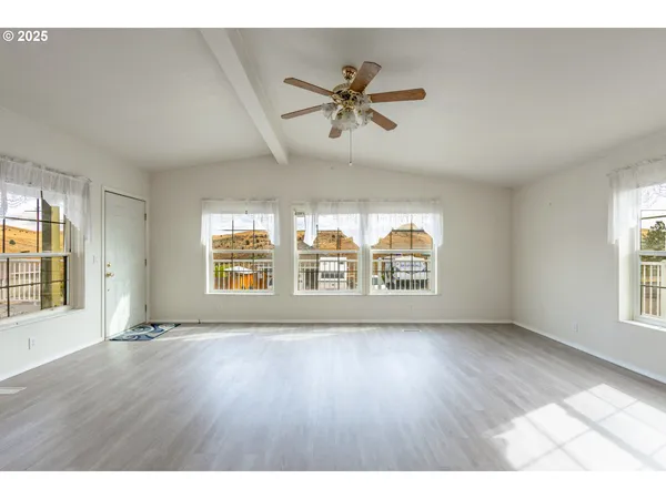 $259,998 | 299 4th Street, Maupin, OR 97037