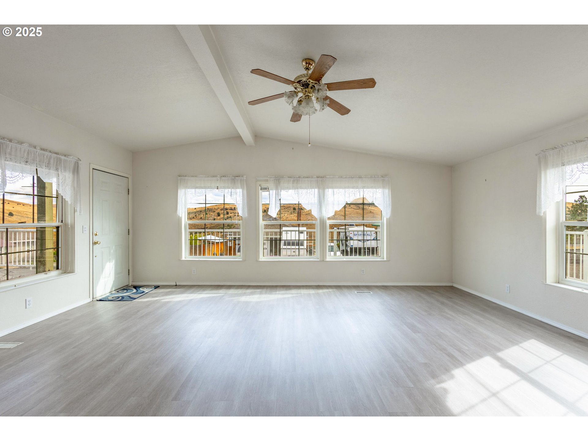 299 4th Street Maupin, OR 97037 - Photo 5 of 43