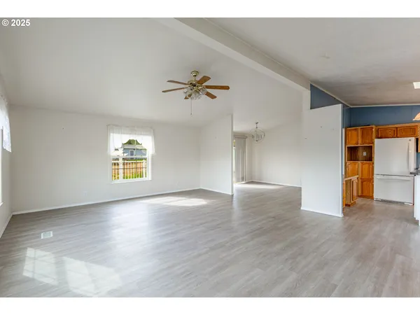 $259,998 | 299 4th Street, Maupin, OR 97037