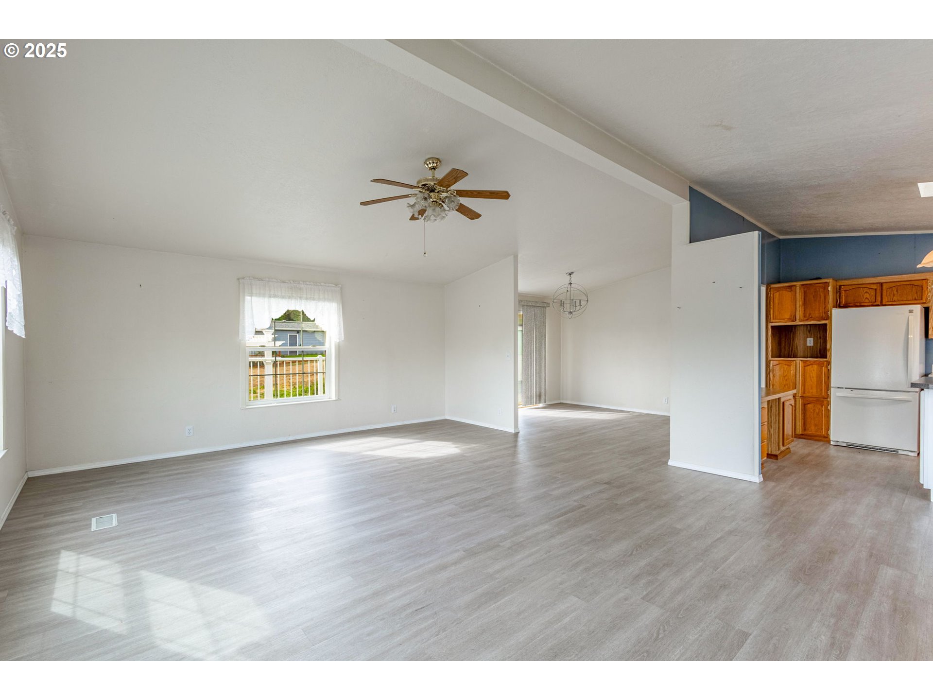 299 4th Street Maupin, OR 97037 - Photo 6 of 43