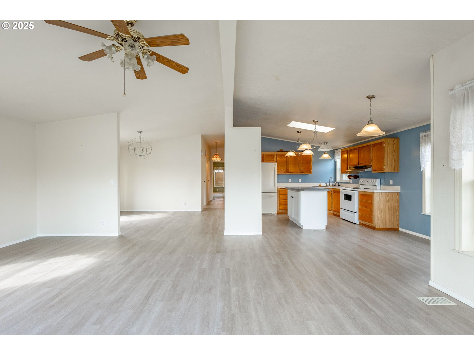 299 4th Street Maupin, OR 97037 - Photo 7 of 43