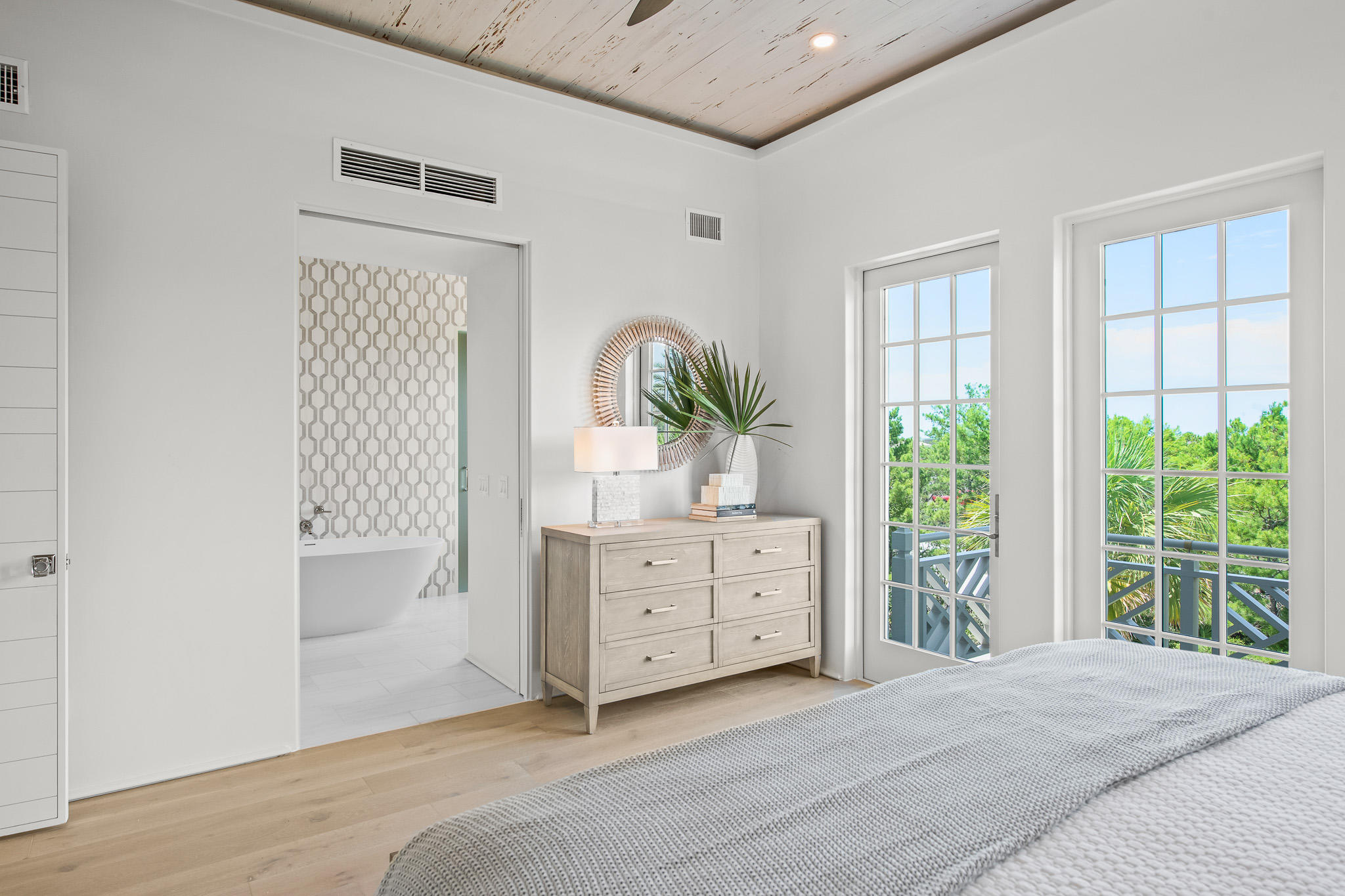 16 Kings Castle Ct Inlet Beach Inlet Beach, FL 32461 - Photo 22 of 33 a room with a bed and a window