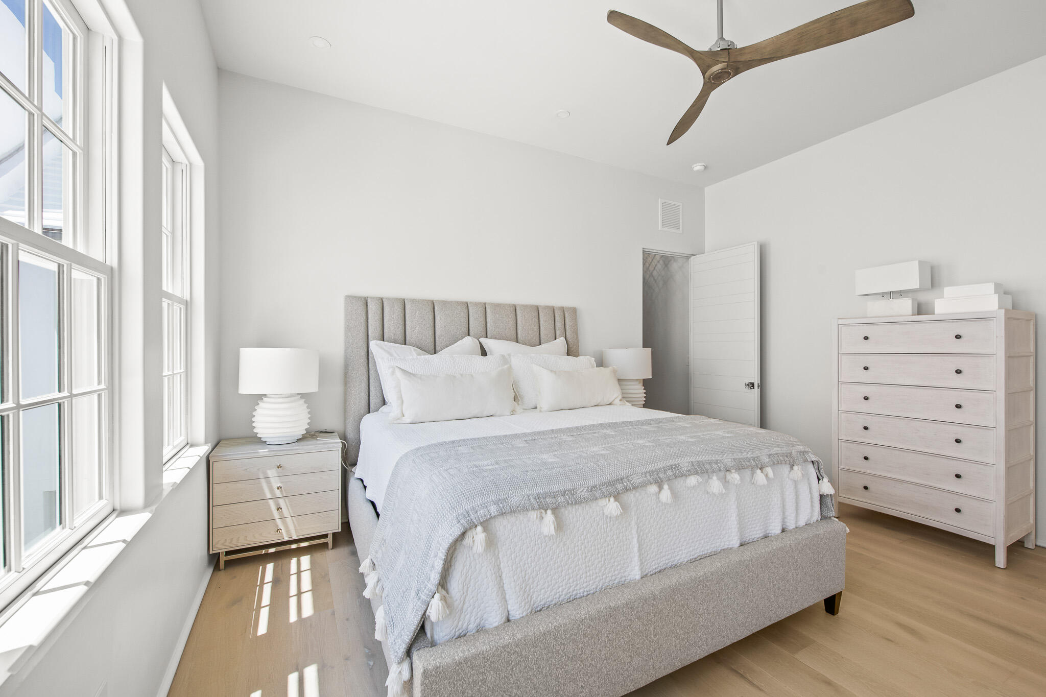 16 Kings Castle Ct Inlet Beach Inlet Beach, FL 32461 - Photo 25 of 33 a bedroom with a bed and a window