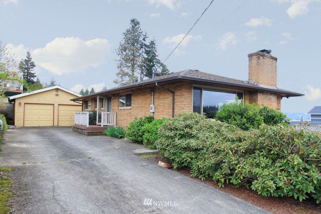1115 North 37th Street Renton, WA 98056 - Photo 1 of 21