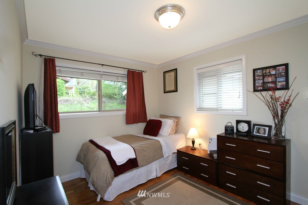1115 North 37th Street Renton, WA 98056 - Photo 11 of 21