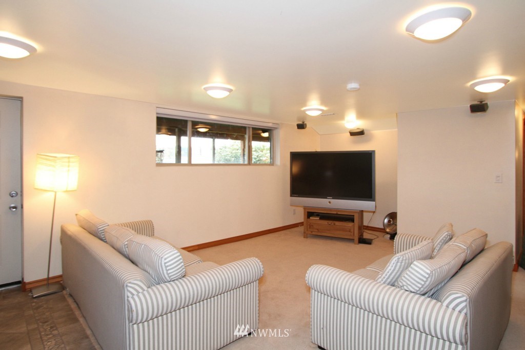 1115 North 37th Street Renton, WA 98056 - Photo 13 of 21