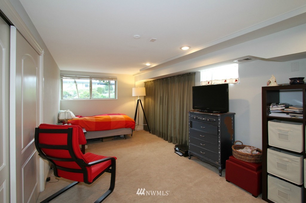 1115 North 37th Street Renton, WA 98056 - Photo 15 of 21
