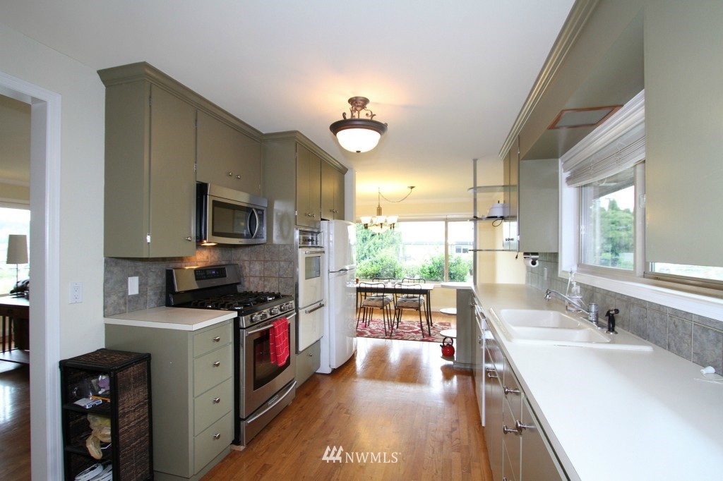 1115 North 37th Street Renton, WA 98056 - Photo 5 of 21