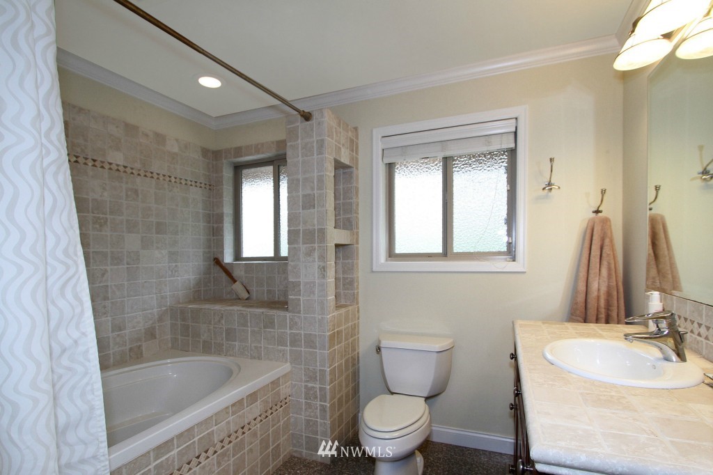 1115 North 37th Street Renton, WA 98056 - Photo 7 of 21