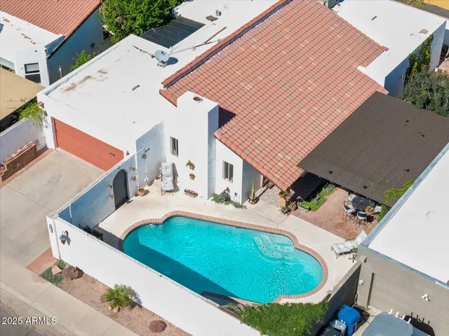 a view of a backyard with table and chairs