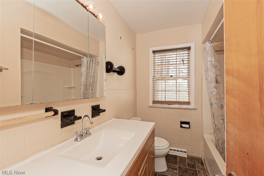 3006 Ludlow Road Cleveland, OH 44120 - Photo 15 of 30 1st Floor bath