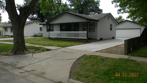 $195,000 | 327 West 7th Street, Haysville, KS 67060
