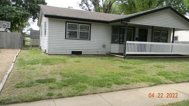$195,000 | 327 West 7th Street, Haysville, KS 67060