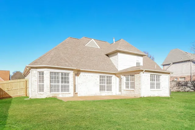 a view of a house with a backyard
