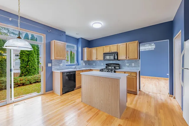 $410,000 | 16516 Coventry Lane, Crest Hill, IL 60403