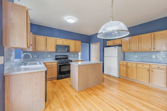 $410,000 | 16516 Coventry Lane, Crest Hill, IL 60403